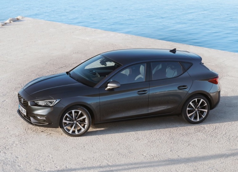 2022 Seat Leon Hatchback 1.5 eTSI (150 HP) FR DSG boot space and dimensions