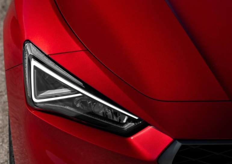 2021 Seat Leon Hatchback 1.5 eTSI (150 HP) Xcellence DSG boot space and dimensions