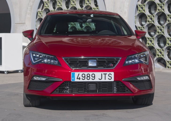 2020 Seat Leon Hatchback 1.5 EcoTSI ACT (150 HP) FR DSG boot space and dimensions