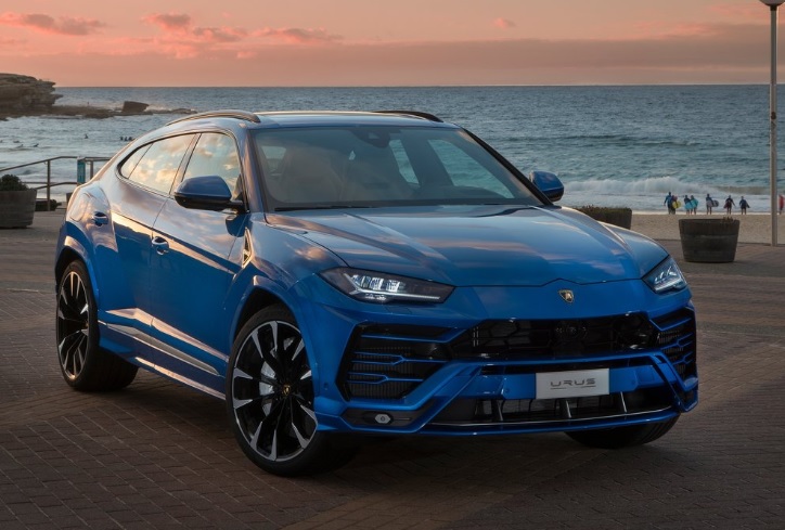2018 Lamborghini Urus SUV 4.0 V8 (650 HP) Urus Automatic boot space and dimensions