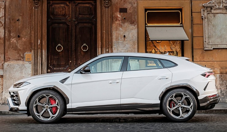 2018 Lamborghini Urus SUV 4.0 V8 (650 HP) Urus Automatic boot space and dimensions