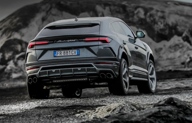 2018 Lamborghini Urus SUV 4.0 V8 (650 HP) Urus Automatic boot space and dimensions