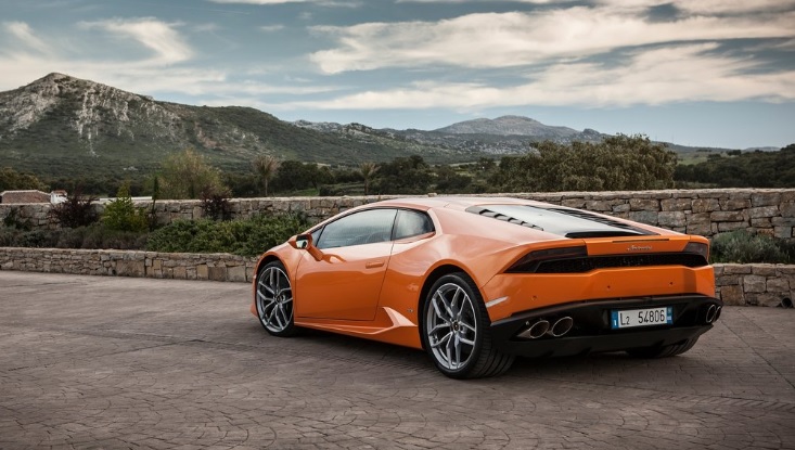 2014 Lamborghini Huracan Sedan 5.2 (610 HP) Huracan AT boot space and dimensions