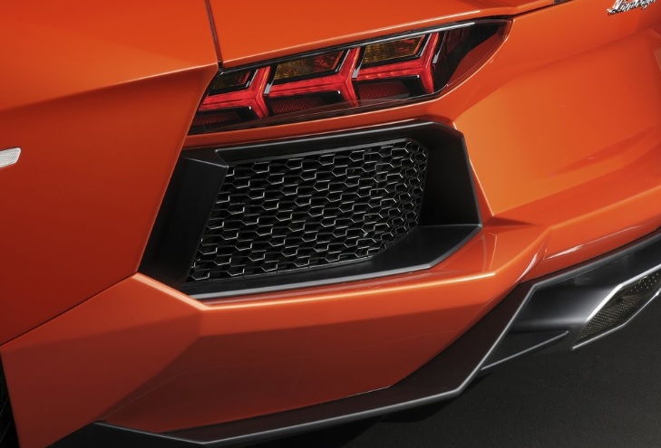 2014 Lamborghini Aventador Sedan 6.5 V12 (700 HP) LP Manual boot space and dimensions