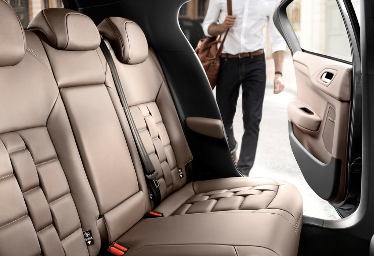 2016 DS DS 4 Hatchback 1.6 BlueHDI (120 HP) Start Stop EAT6 boot space and dimensions