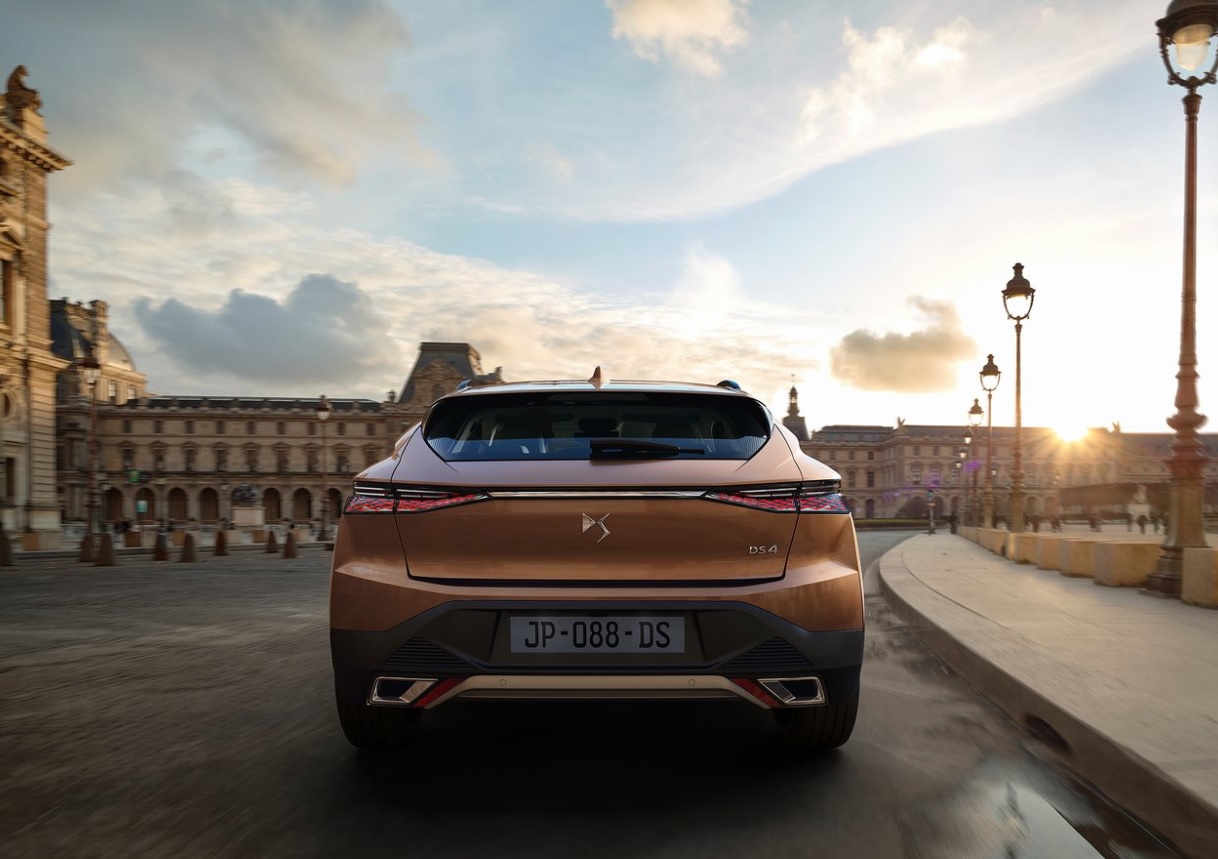 2023 DS DS 4 Hatchback 1.5 BlueHDI (130 HP) Trocadero EAT8 boot space and dimensions