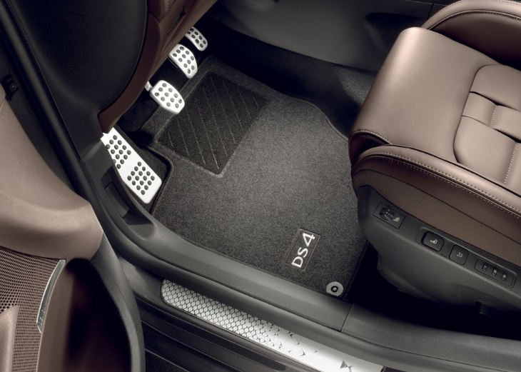 2017 DS DS 4 Hatchback 1.6 BlueHDi (120 HP) Start Stop EAT6 boot space and dimensions