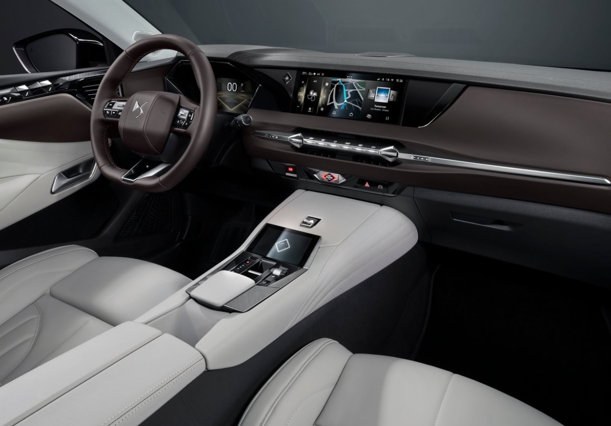 2022 DS DS 4 Hatchback 1.6 PureTech (225 HP) Trocadero EAT8 boot space and dimensions