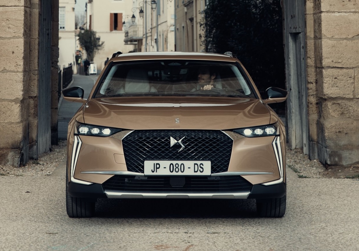 2025 DS DS 4 1.5 BlueHDI 130 HP Pallas EAT8 Technical Specs - cardimension.net