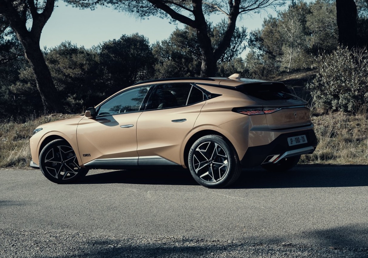 2025 DS DS 4 1.5 BlueHDI 130 HP Pallas EAT8 Technical Specs