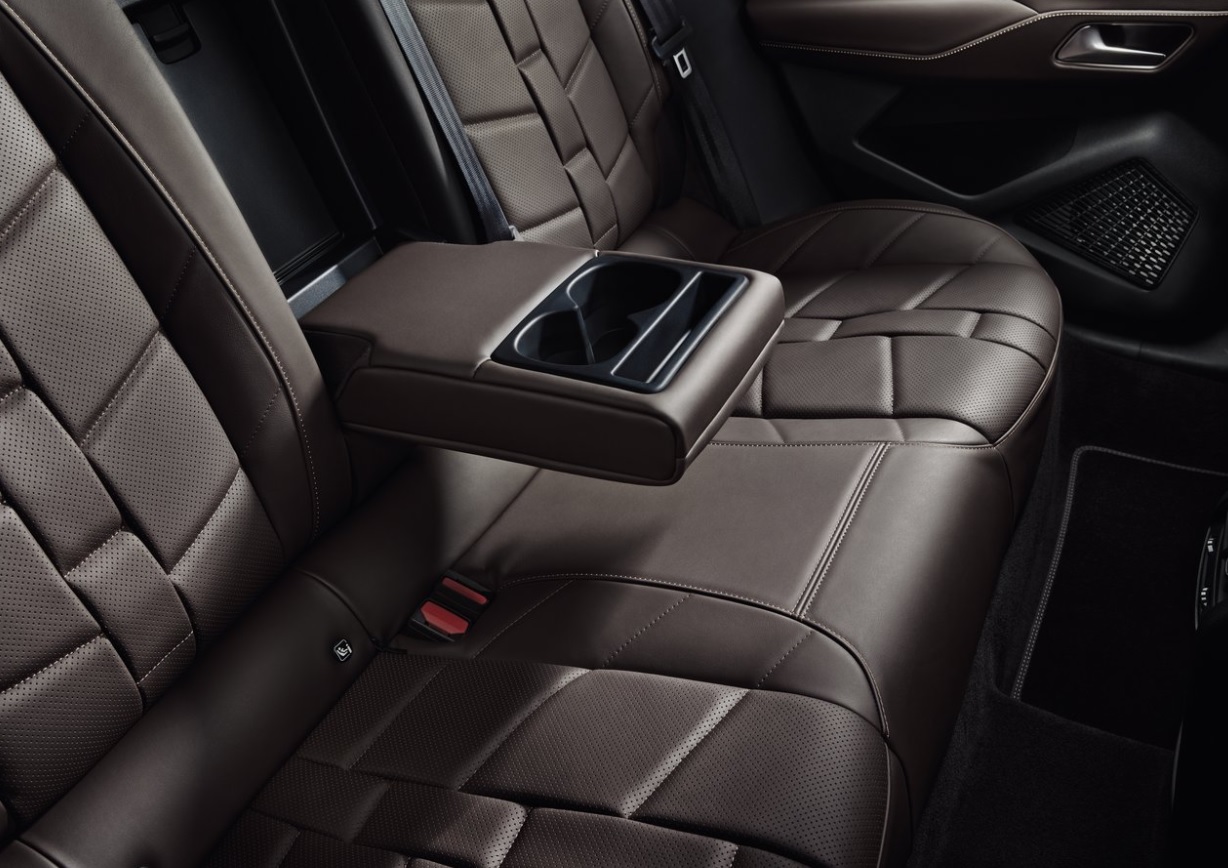 2022 DS DS 4 Hatchback 1.6 PureTech (225 HP) Trocadero EAT8 boot space and dimensions