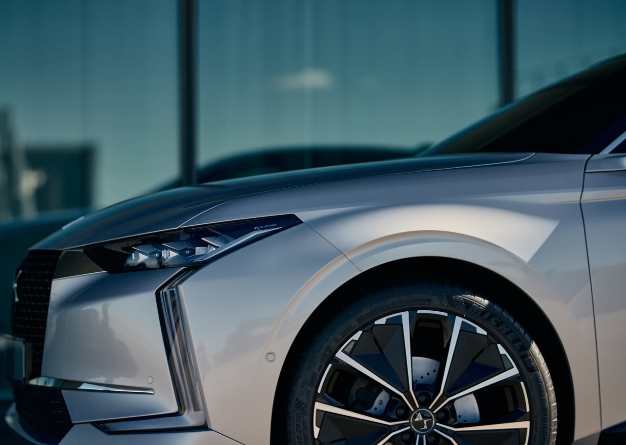 2022 DS DS 4 Hatchback 1.6 PureTech (225 HP) Trocadero EAT8 boot space and dimensions