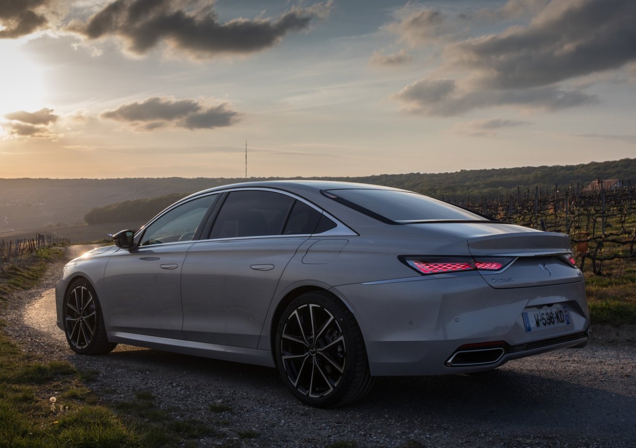 2022 DS DS 9 1.6 PureTech 225 HP Rivoli Plus Automatic Technical Specs - cardimension.net