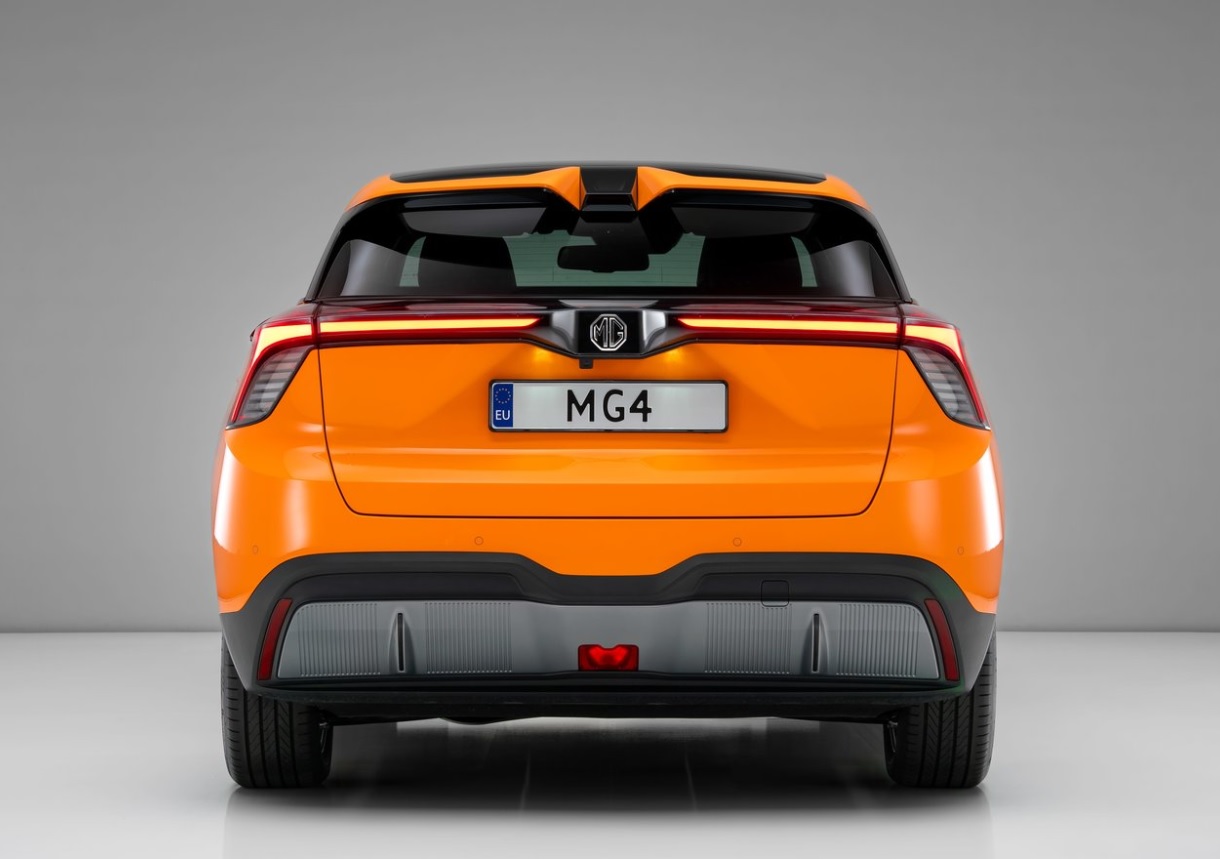 2023 MG MG4 SUV 51 kWsa (170 HP) Comfort AT boot space and dimensions