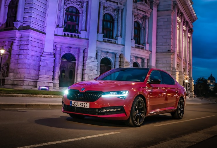 2020 Skoda Superb 1.6 TDi Prestige Comparison