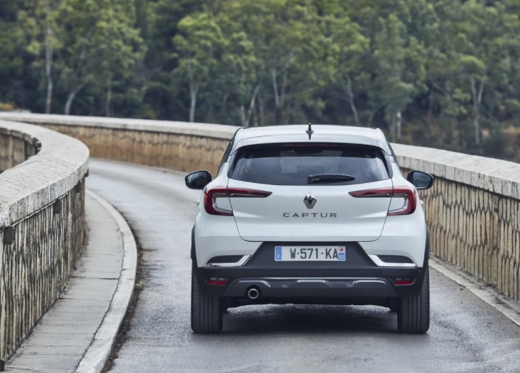 2021 Renault Captur SUV 1.0 TCe (90 HP) Touch Manual boot space and dimensions