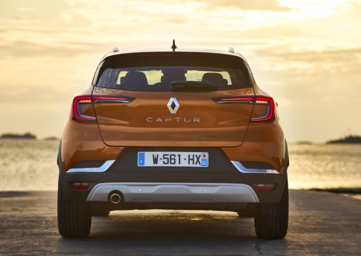 2023 Renault Captur SUV 1.3 Mild Hybrid (155 HP) RS Line EDC boot space and dimensions