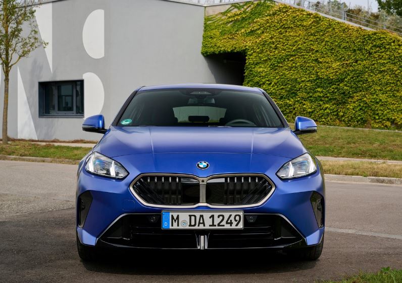 2025 BMW 1 Series Hatchback 120 1.5 (170 HP) Sport Line Automatic boot space and dimensions