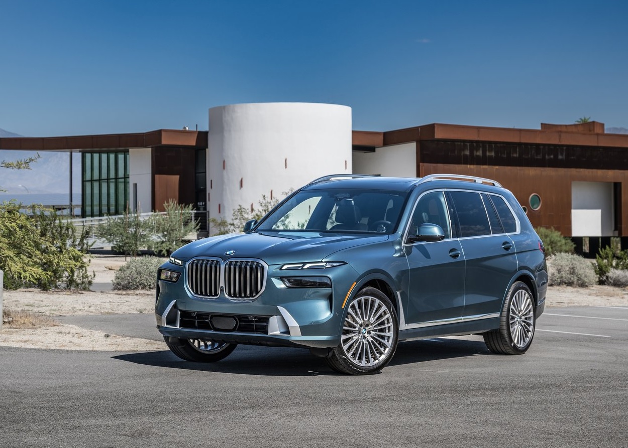 2023 BMW X7 SUV 3.0 xDrive40d (340 HP) M Excellence Steptronic boot space and dimensions