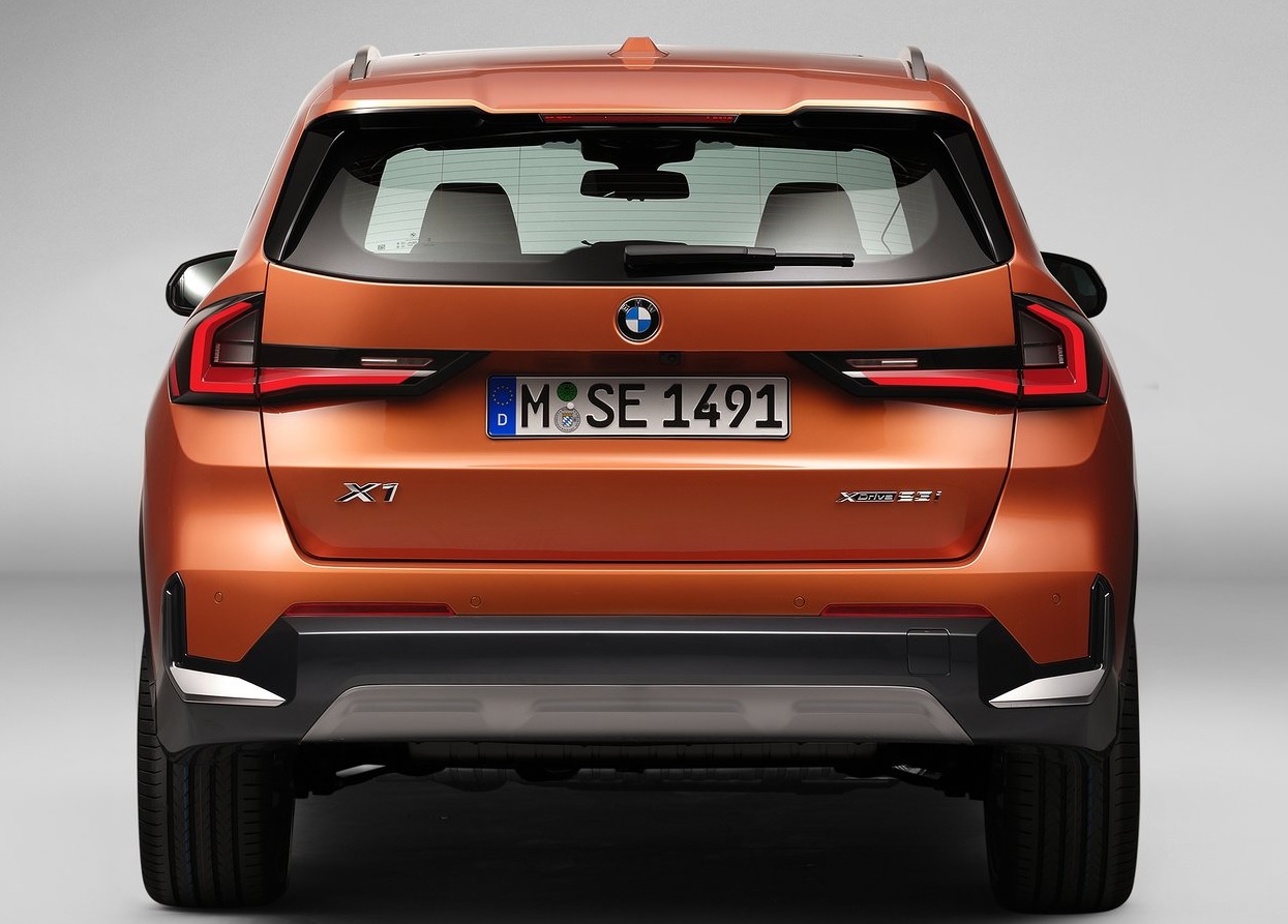 2023 BMW X1 SUV 1.5 sDrive18i (136 HP) X-Line Steptronic boot space and dimensions