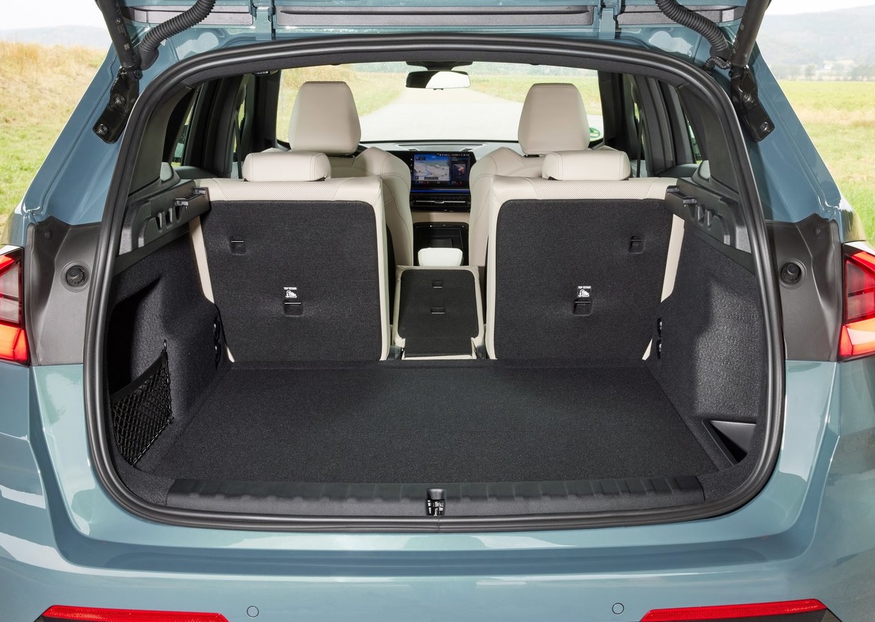 2023 BMW X1 SUV 1.5 sDrive18i (136 HP) X-Line Steptronic boot space and dimensions