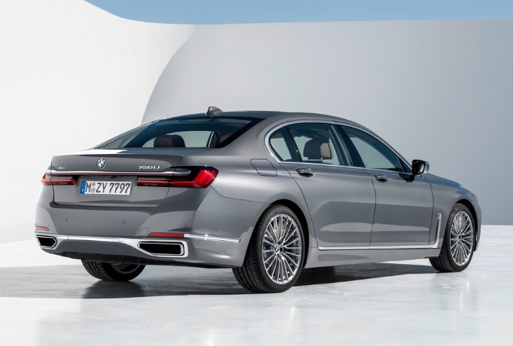 2020 BMW 7 Series Sedan 730i 2.0 (265 HP) Pure Excellence Steptronic boot space and dimensions
