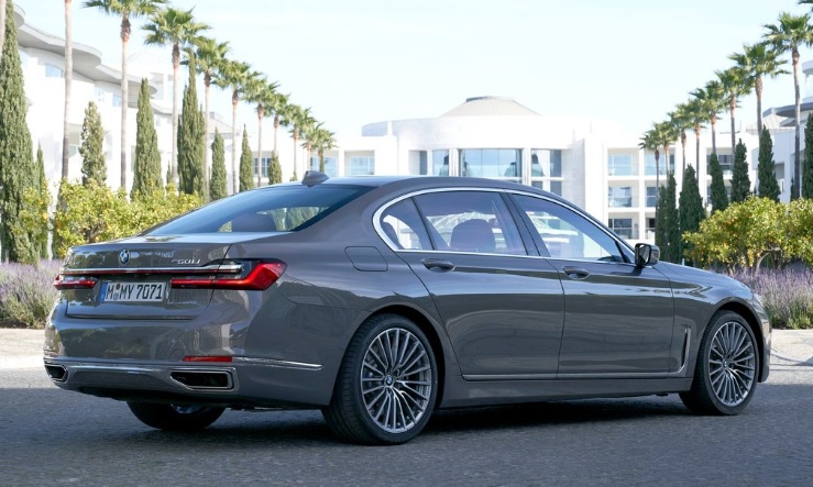 2020 BMW 7 Series Sedan 730i 2.0 (265 HP) Pure Excellence Steptronic boot space and dimensions