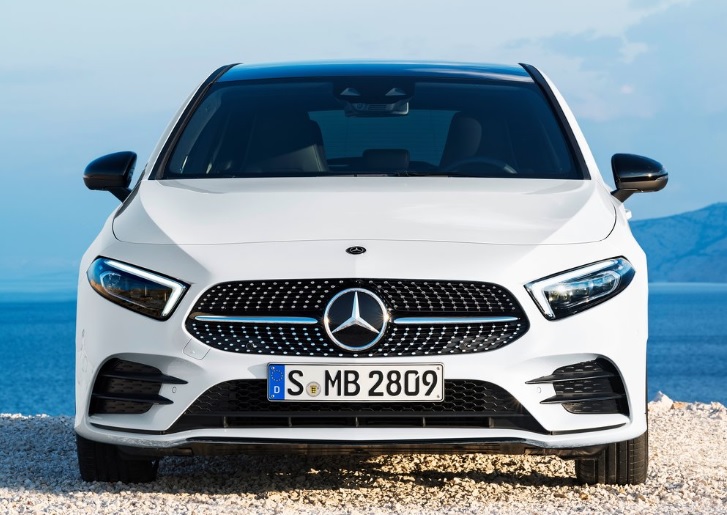 2021 Mercedes A Series Hatchback A35 2.0 (306 HP) Performance SpeedShift DCT boot space and dimensions