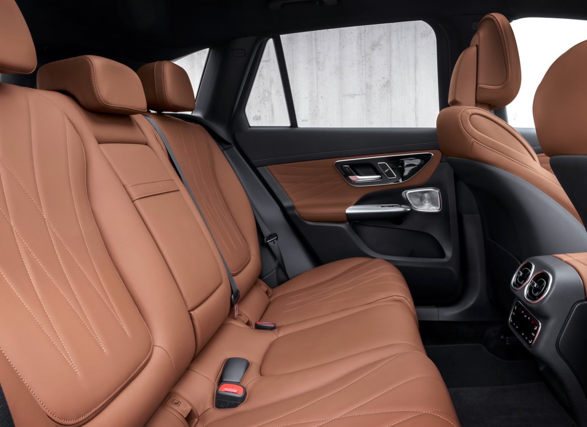 2023 Mercedes GLC SUV 220d 2.0 (197 HP) Edition AMG 9G-Tronic boot space and dimensions